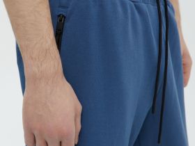 Спортивные брюки зауженного кроя на резинке