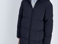 Пуховое пальто с капюшоном и воротником-стойкой