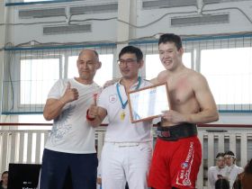 Шесть команд увезли золото турнира по мас-рестлингу в Нюрбе