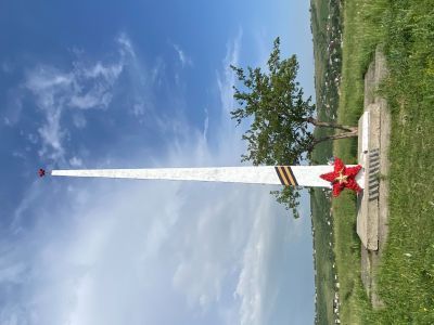 Памятный знак на месте боев Приморской армии в 1941 году