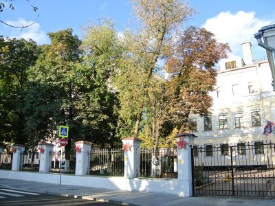 Учебный корпус с храмом, 1864 г., 1878 г., 1903 г., архитекторы А.О.Вивьен, М.Р.Пиотрович, Г.П.Попов