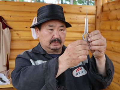 На Ысыахе Олонхо определят лучших изготовителей хомусов, колокольчиков, луков и ножей