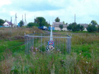 Братская могила советских воинов