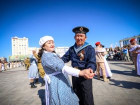 5,5 тысяч пар станцевали вальс Победы в Якутске