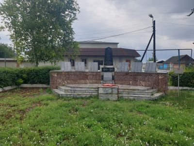 Памятник землякам, погибшим в годы ВОВ