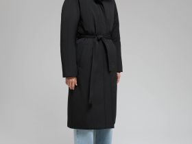 Пуховое пальто с поясом и капюшоном