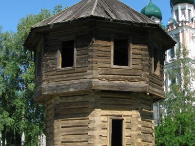 Монастырь Введенский. Башня над источником