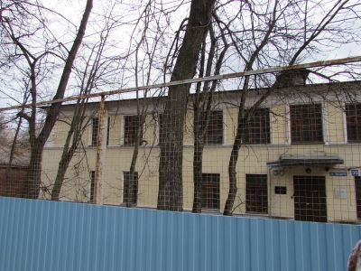 Здание, в котором в 1941-1943 годах размещался военный госпиталь № 3472 и в 1930-е гг. учился Герой Советского Союза Пичугин Е.И.