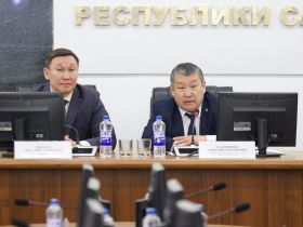 Более 366 тысяч тонн топлива доставили в районы Якутии по автозимникам