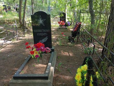 Братское захоронение  советских воинов, погибших в 1941-44 гг.