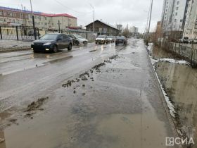 Городские службы Якутска сосредоточены на откачке талых вод из-под аварийных домов