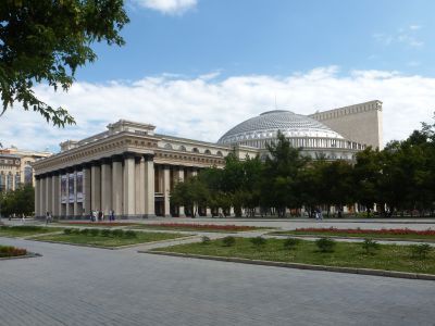 Здание Новосибирского театра оперы и балета