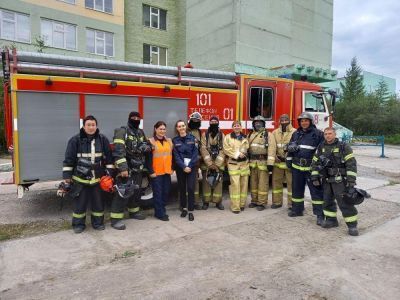 Тренировка пожарных в учебном учреждении прошла в Удачном