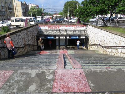 Подземный пешеходный переход с тематическими мозаичными панно, на пересечении пр. Буденновского и ул. Московской