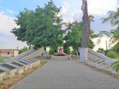 Братская могила советских воинов, погибших в период Сталинградской битвы