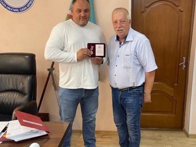 Знак «100 лет ЯАССР» как аванс к 100-летию Алдана