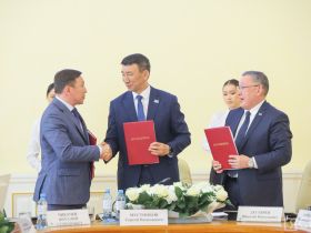 В Якутии обновили соглашение о социально-трудовых отношениях