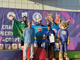 На Спартакиаде учащихся в Якутске наградили легкоатлетов, мас-рестлеров и борцов