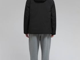 Утепленная куртка с капюшоном