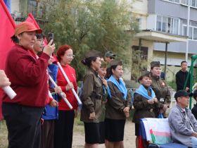 Дворовый концерт организовали для жительницы блокадного Ленинграда в Якутске