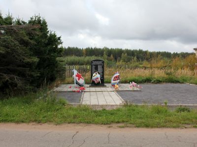 Братское захоронение советских воинов, погибших в 1941-44 гг.