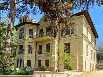 Здание, где отдыхали и лечились соратники В.И. Ленина (б. дача "Карс")