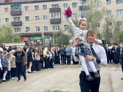 Вице-премьеры Якутии поздравили школьников с Днем знаний