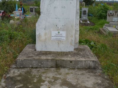 Братская могила советских воинов, погибших в боях с фашистскими захватчиками