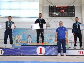 Международный турнир по мас-рестлингу в Якутии запомнился сенсациями