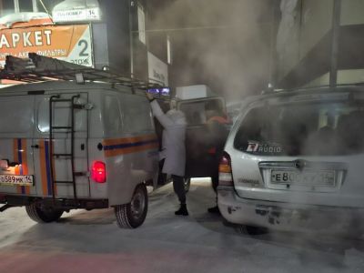 В Якутии спасатели помогли двум людям, застрявшим в машине в сильный мороз