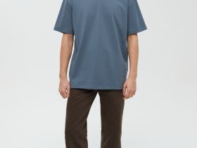 Базовая футболка из хлопка прямого силуэта