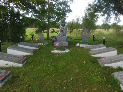 Братская могила воинов Советской Армии, погибших в 1944 г.