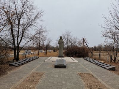 Братская могила советских воинов, погибших в период Сталинградской битвы