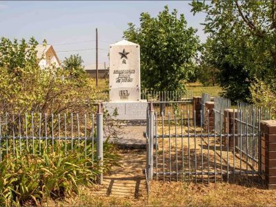 Братская могила советских воинов, погибших в период Сталинградской битвы