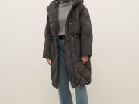 Пуховое пальто из водонепроницаемой ткани