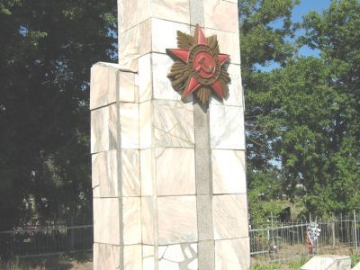 Братская могила советских воинов, погибших в период Сталинградской битвы