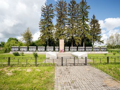 Братская могила советских воинов, погибших в октябре 1944 года
