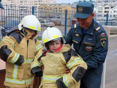 Пожарные Якутии осуществили детские мечты