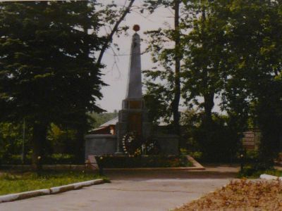 Братская могила, с захоронением воинов, погибших в период Великой Отечественной войны 1941-1945 гг.