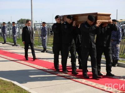 В селе Октемцы началась церемония прощания с первым президентом Якутии