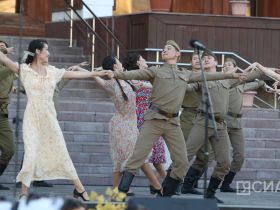 В Якутске провели концерт «Наши маяки», посвящённый Героям России