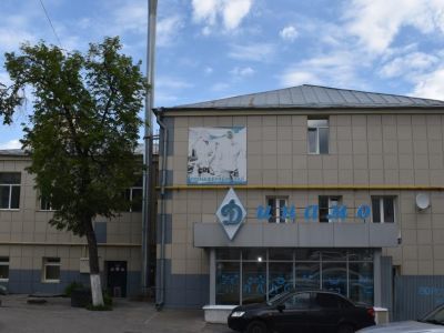 Каменный двухэтажный дом с подвалами