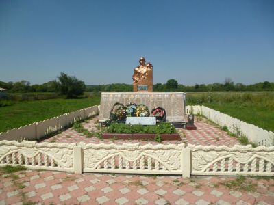 Братская могила советских воинов, погибших в 1943 г.