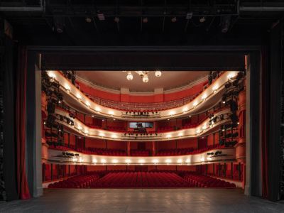 Билеты на Детская экскурсия по исторической сцене Театра Маяковского (Театр им. Вл. Маяковского. Основная и Малая сцены) / Экскурсия | Афиша | ИнфоТаймс