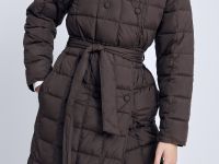 Пуховое стеганое пальто с поясом