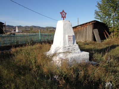 Братская могила командира полка V Армии Преображенского и 6 красноармейцев, погибших от ран, полученных в бою в августе 1921 года