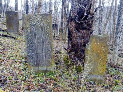 Стелы надмогильные (3 ед.)