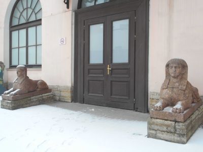 Сфинксы (два)