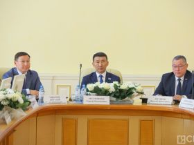 В Якутии обновили соглашение о социально-трудовых отношениях