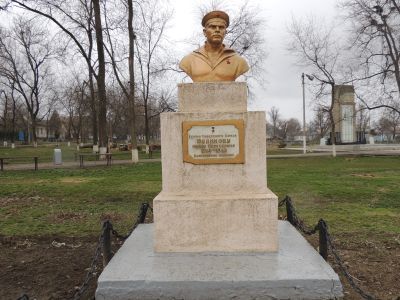 Бюст Героя Советского Союза И.С. Обликова, погибшего в годы Великой Отечественной войны